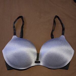 Victoria's Secret Incredible Plunge Wireless Bra. 34DD